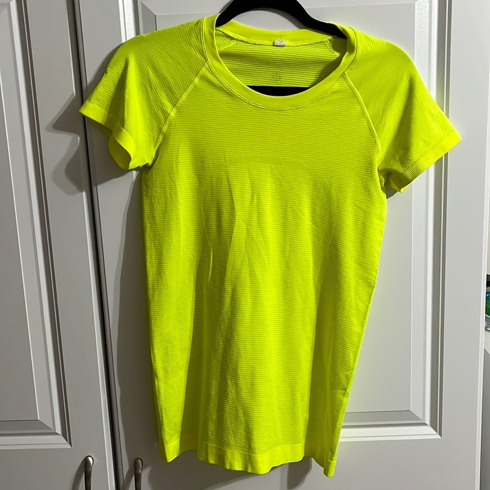 Swiftly Tech Short-Sleeve (6)
